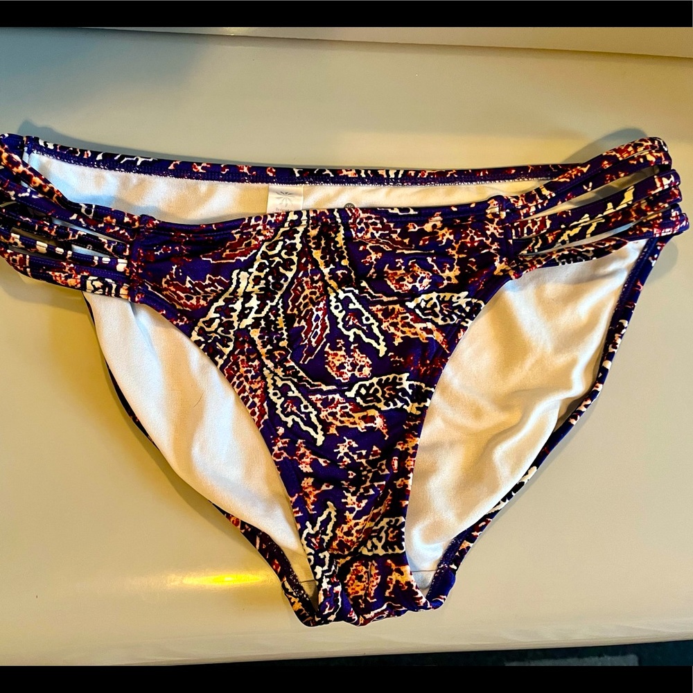 Athleta Women’s Aqualuxe bikini bottoms Purple Paradise size Medium
